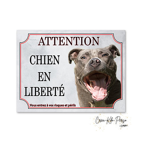 Plaque Attention au Chien American Staff bleu en liberté