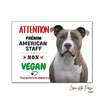 Plaque humour Attention Chien American Staff pas vegan modèle bleu blanc