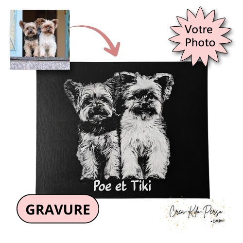 Toile noire 24x30 cm gravée au laser d'après photo représentant deux petits chiens
